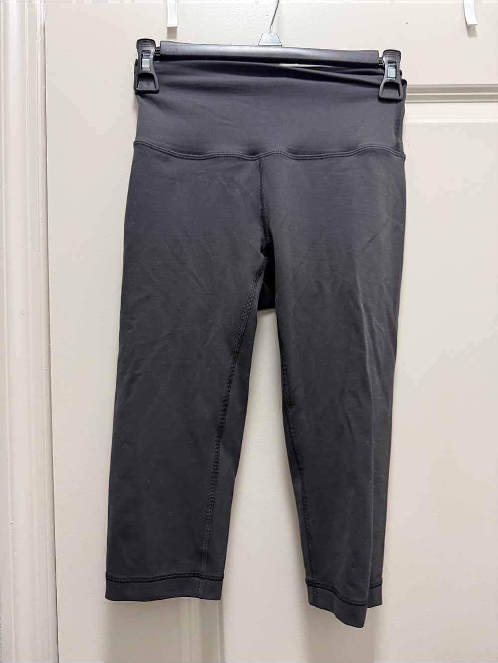 lululemon athletics Women’s Black Active Crop Leggings 19 inch Size: 4